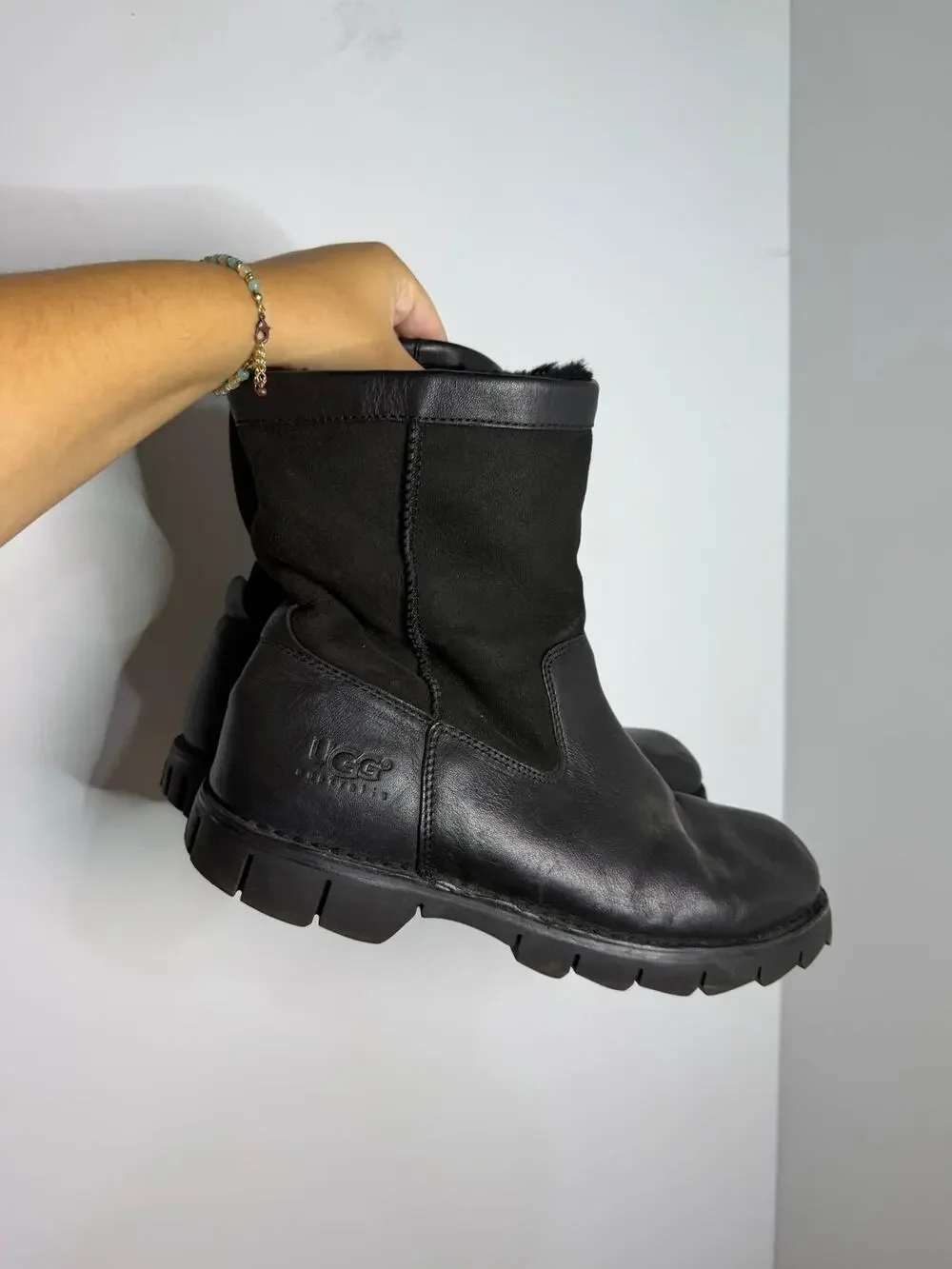 UGG Men's Beacon leather and suede boots with rugged rubber outsoles Men Size 11